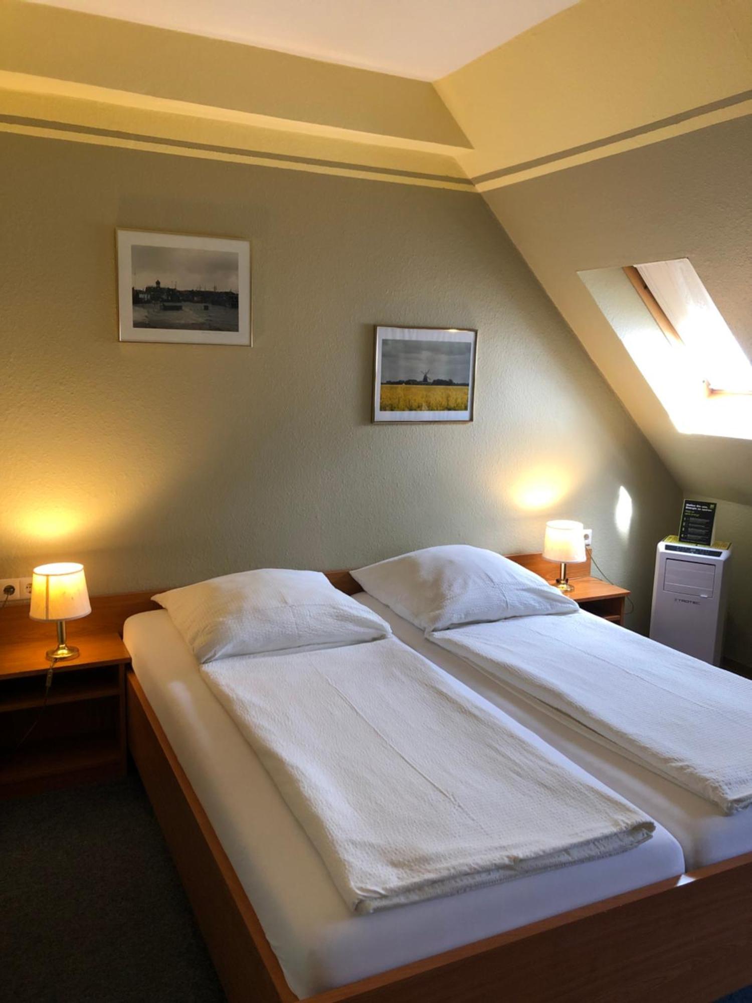 Garni Hotel-Pension Holum Neuharlingersiel Esterno foto